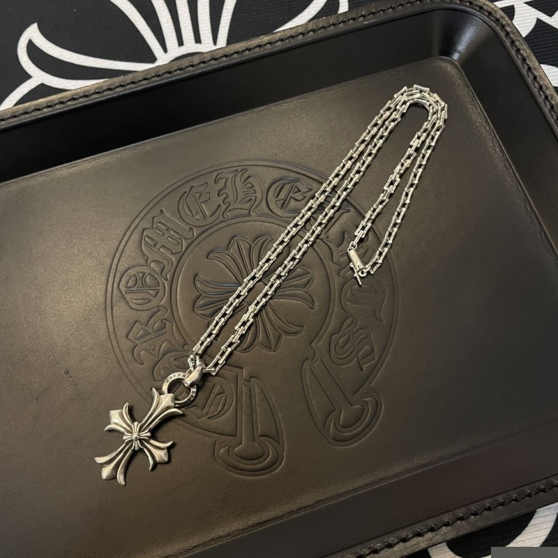 Ch**me He**ts necklaces